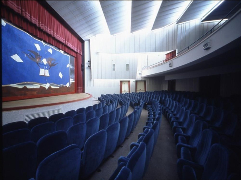 Teatro civico. Interno. La sala con il sipari Ficola, Paolo; jpg; 768 pixels; 581 pixels Teatro civico. Interno. La sala con il sipari Ficola, Paolo; jpg; 768 pixels; 581 pixels