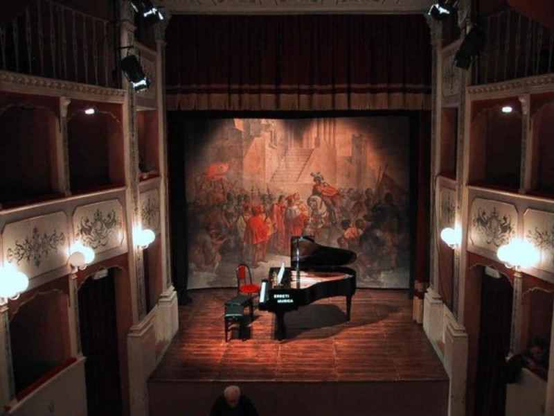 Teatro Caporali. Interno. La sala. jpg; 768 pixels; 576 pixels Teatro Caporali. Interno. La sala. jpg; 768 pixels; 576 pixels