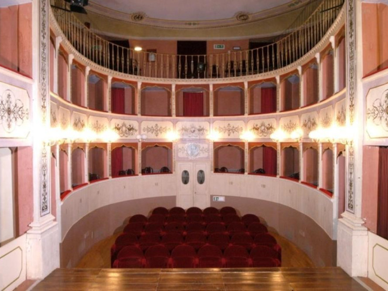 Teatro Caporali. Interno. La sala. jpg; 768 pixels; 510 pixels Teatro Caporali. Interno. La sala. jpg; 768 pixels; 510 pixels