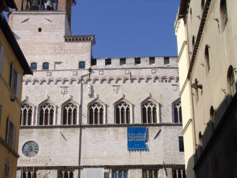 Palazzo dei Priori. Facciata su Corso Vannucc jpg; 576 pixels; 768 pixels Palazzo dei Priori. Facciata su Corso Vannucc jpg; 576 pixels; 768 pixels