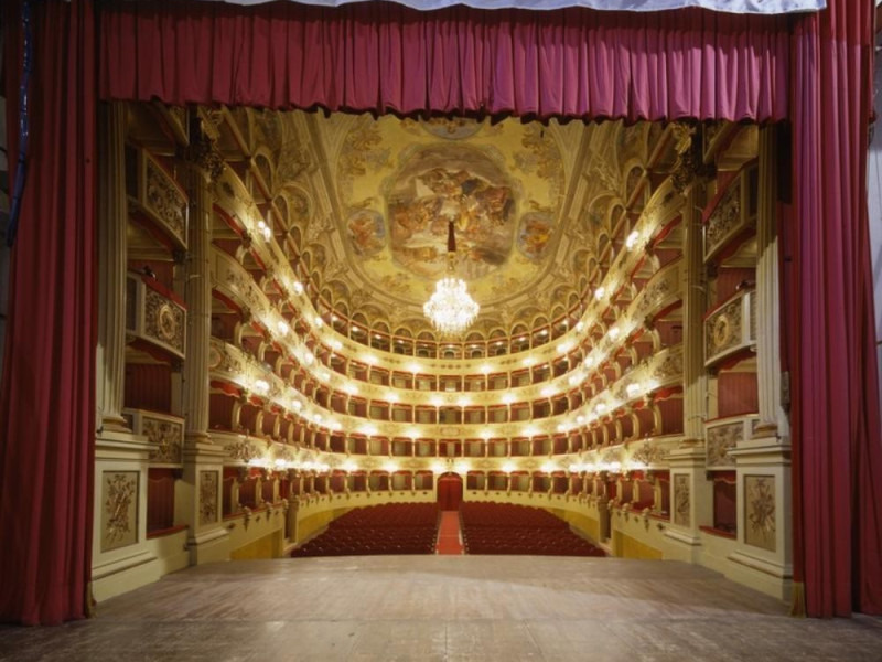 Teatro Francesco Morlacchi. Interno. La sala  Ficola, Paolo; jpg; 768 pixels; 620 pixels