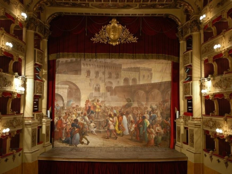 Teatro Francesco Morlacchi. Interno. Sipario, Ficola, Paolo; jpg; 768 pixels; 510 pixels