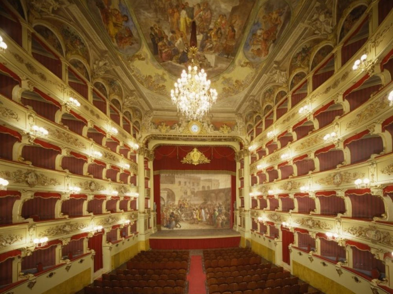 Teatro Francesco Morlacchi. Interno. La sala. Ficola, Paolo; jpg; 768 pixels; 620 pixels