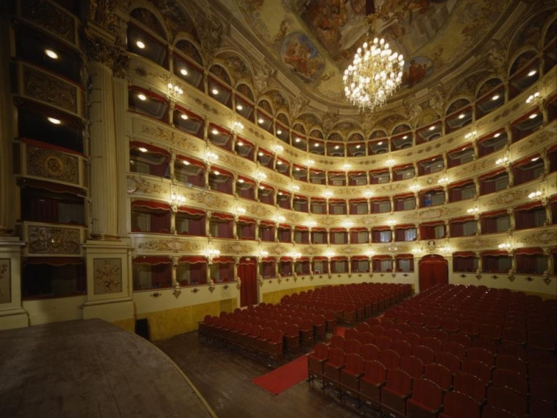 Teatro Francesco Morlacchi. Interno. La sala  Ficola, Paolo; jpg; 768 pixels; 620 pixels