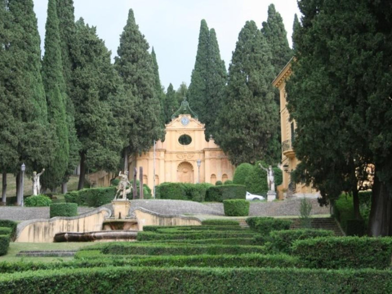 Villa Fidelia. L'esedra dell'orologio.  Parco Tecnologico 3A-Progetto Ville e Giardini Regione Umbria; jpg; 768 pixels; 512 pixels Villa Fidelia. L'esedra dell'orologio.  Parco Tecnologico 3A-Progetto Ville e Giardini Regione Umbria; jpg; 768 pixels; 512 pixels