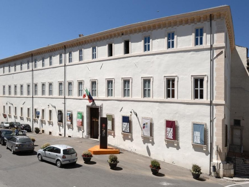 Palazzo Collicola. Facciata. Fedeli, Marcello; jpg; 2126 pixels; 1417 pixels