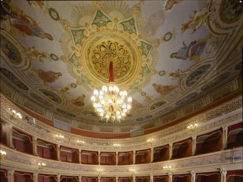 Teatro Caio Melisso. Interno. Plafond e logge Ficola, Paolo; jpg; 620 pixels; 768 pixels Teatro Caio Melisso. Interno. Plafond e logge Ficola, Paolo; jpg; 620 pixels; 768 pixels