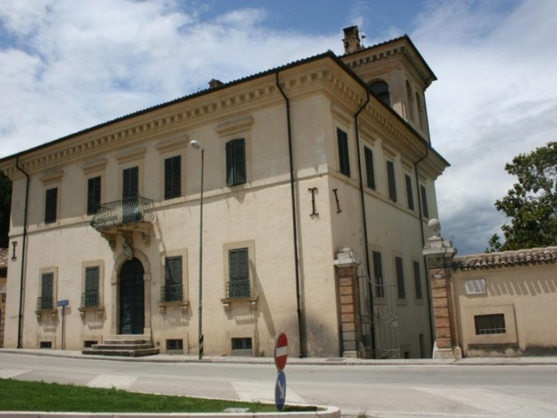 Villa Redenta. Scorcio della facciata. Parco Tecnologico 3A-Progetto Ville e Giardini Regione Umbria; jpg; 768 pixels; 512 pixels