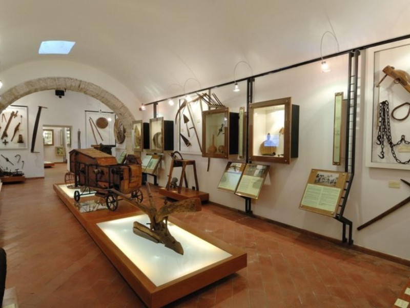 Interno. Museo della civiltà contadina la ter Fedeli, Marcello; jpg; 768 pixels; 511 pixels Interno. Museo della civiltà contadina la ter Fedeli, Marcello; jpg; 768 pixels; 511 pixels