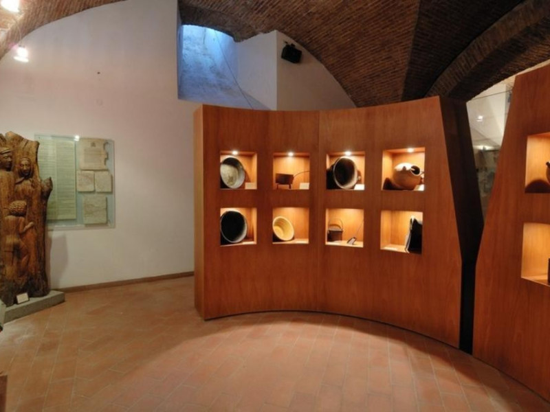 Interno. Museo della civiltà contadina la ter Fedeli, Marcello; jpg; 768 pixels; 511 pixels Interno. Museo della civiltà contadina la ter Fedeli, Marcello; jpg; 768 pixels; 511 pixels