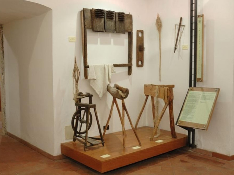 Interno. Museo della civiltà contadina la ter Fedeli, Marcello; jpg; 768 pixels; 511 pixels Interno. Museo della civiltà contadina la ter Fedeli, Marcello; jpg; 768 pixels; 511 pixels