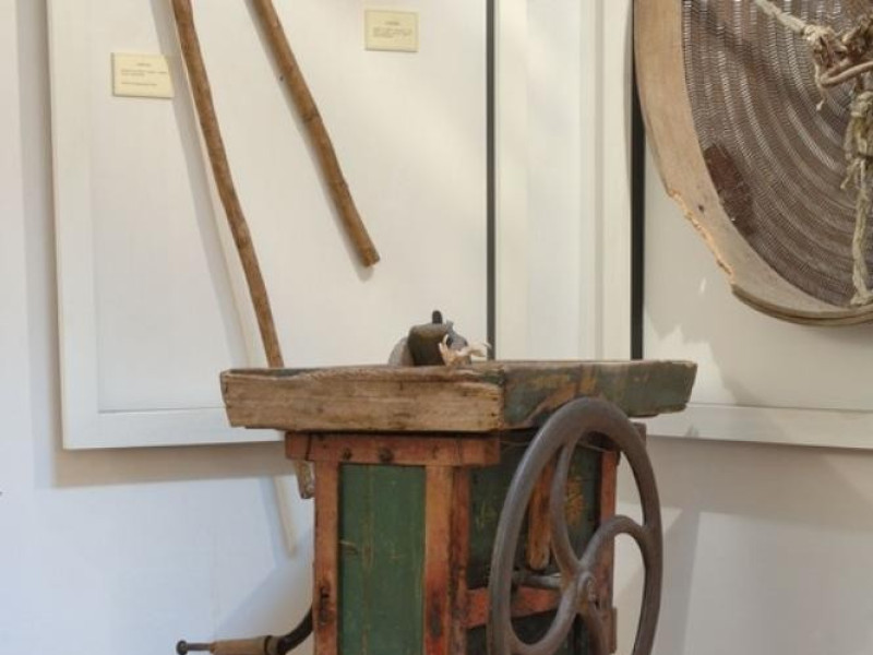 Interno. Museo della civiltà contadina la ter Fedeli, Marcello; jpg; 511 pixels; 768 pixels Interno. Museo della civiltà contadina la ter Fedeli, Marcello; jpg; 511 pixels; 768 pixels