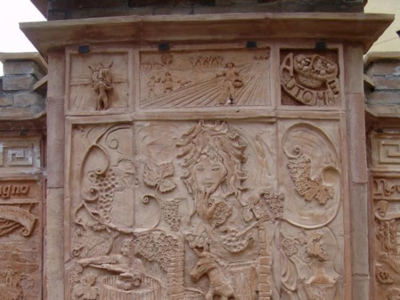 Decorazione in terracotta Bovini, Mirko Decorazione in terracotta Bovini, Mirko