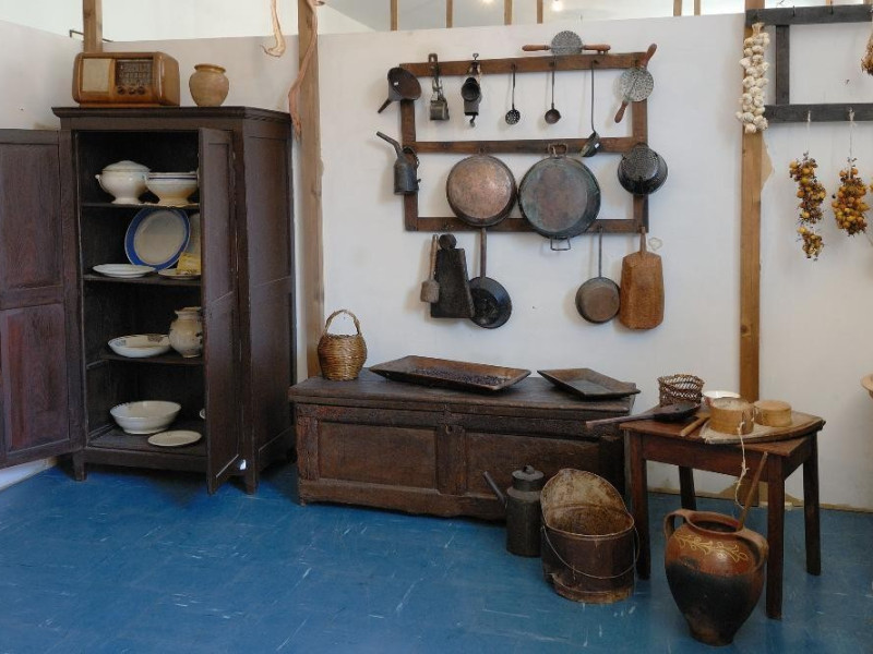 Strumenti di vita quotidiana contadina Fedeli, Marcello; jpg; 2126 pixels; 1417 pixels Strumenti di vita quotidiana contadina Fedeli, Marcello; jpg; 2126 pixels; 1417 pixels