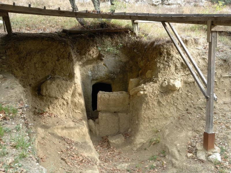 Necropoli umbro-etrusca del Vallone S. Lorenz Fedeli, Marcello; jpg; 2126 pixels; 1417 pixels