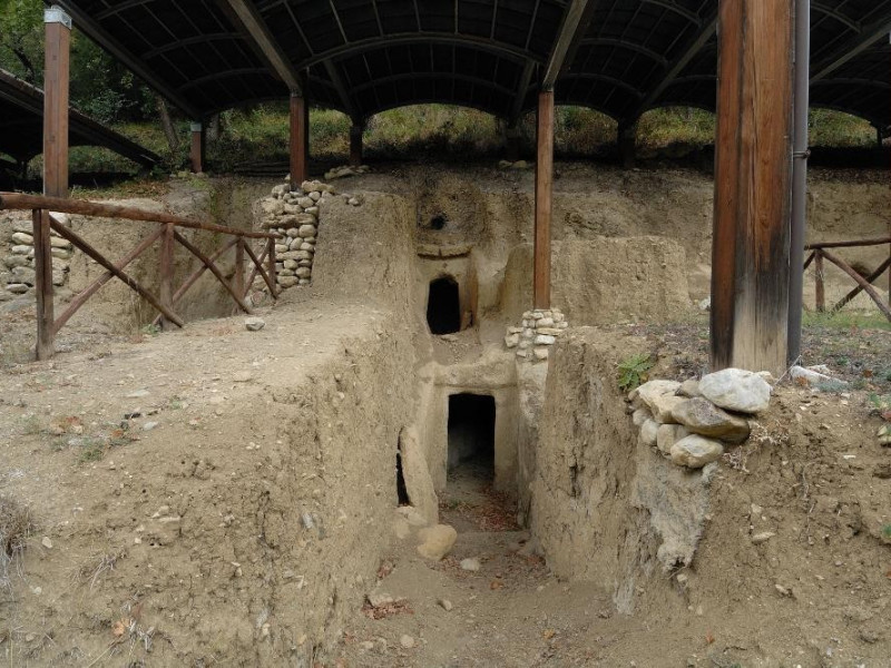 Necropoli umbro-etrusca del Vallone S. Lorenz Fedeli, Marcello; jpg; 2126 pixels; 1417 pixels