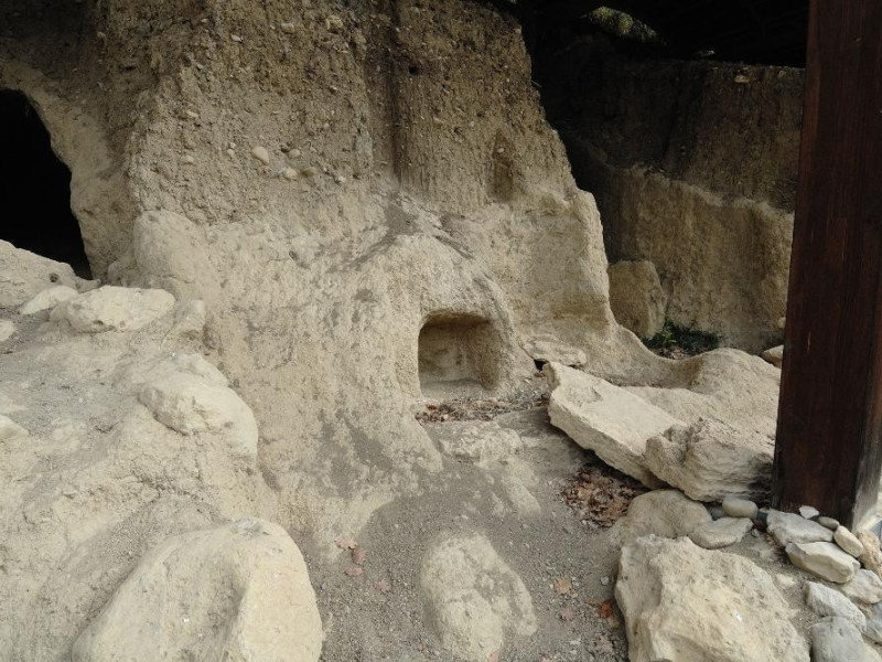 Necropoli umbro-etrusca del Vallone S. Lorenz Fedeli, Marcello; jpg; 2126 pixels; 1417 pixels