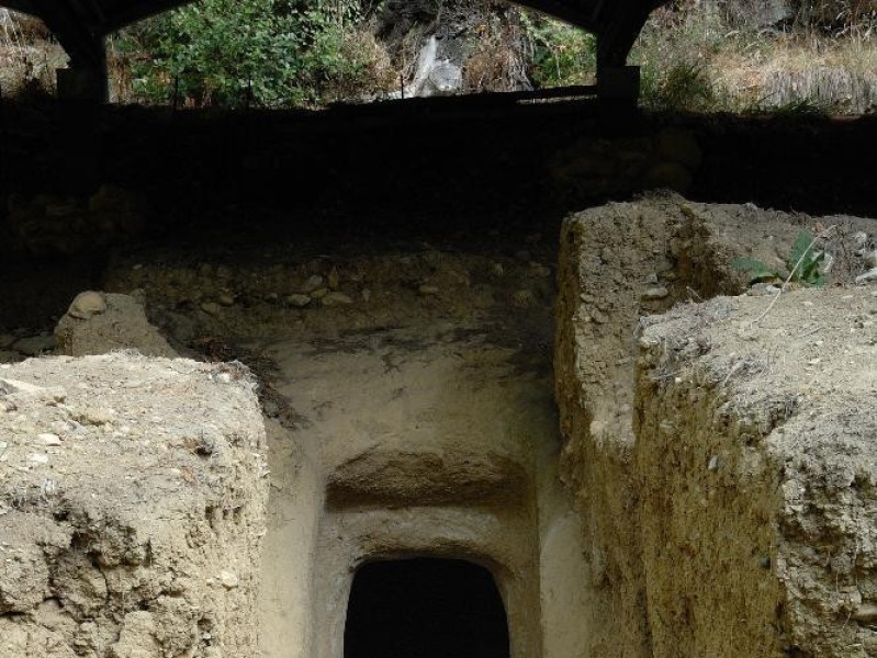 Necropoli umbro-etrusca del Vallone S. Lorenz Fedeli, Marcello; jpg; 1417 pixels; 2126 pixels