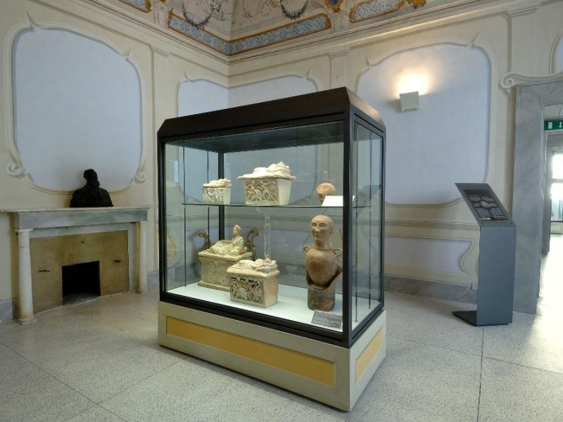 Esposizione di reperti etruschi Fedeli, Marcello; jpg; 2126 pixels; 1417 pixels Esposizione di reperti etruschi Fedeli, Marcello; jpg; 2126 pixels; 1417 pixels