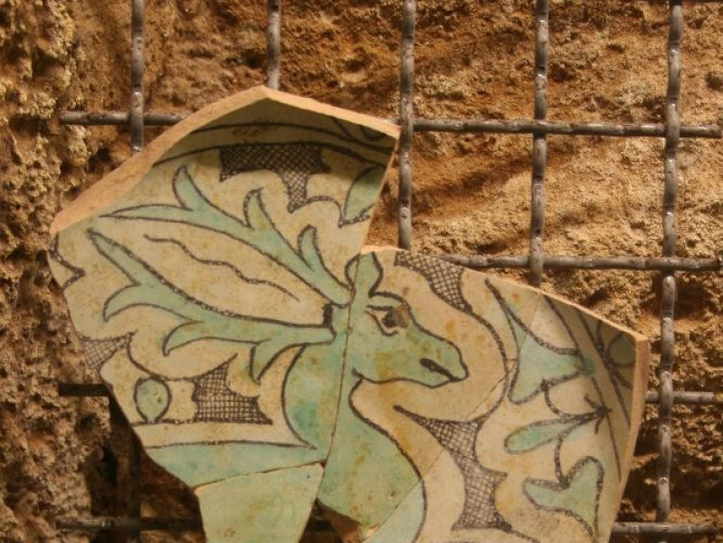 Frammento di ceramica medievale jpg; 2304 pixels; 3456 pixels Frammento di ceramica medievale jpg; 2304 pixels; 3456 pixels