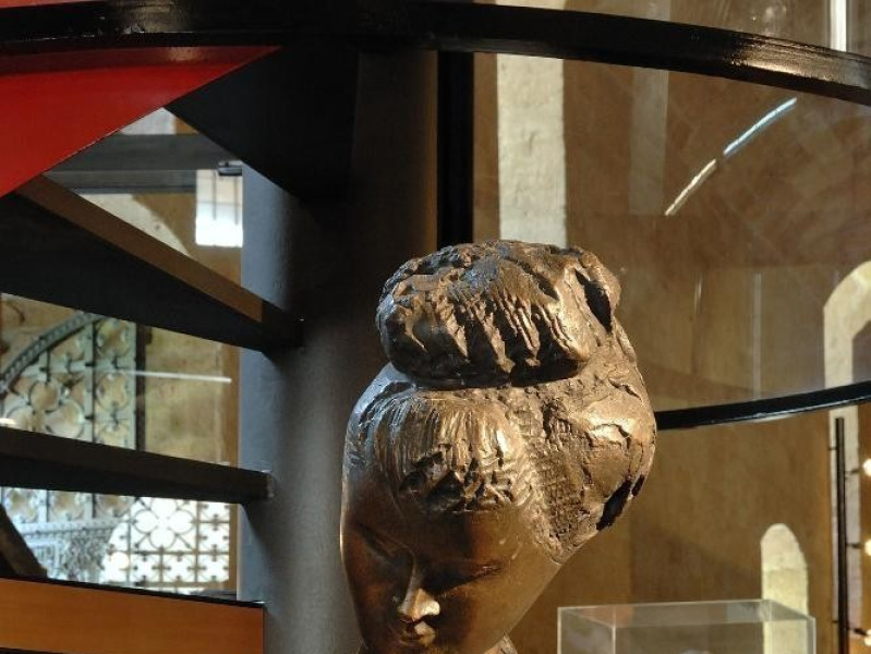 Emilio Greco. Scultura. Figura femminile jpg; 1417 pixels; 2126 pixels