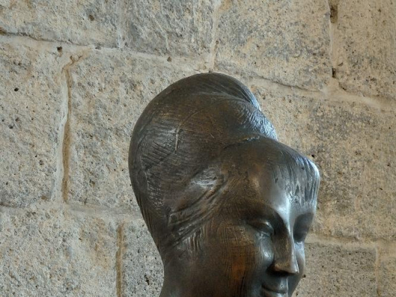 Emilio Greco. Scultura. Testa muliebre. 1951 jpg; 1417 pixels; 2126 pixels