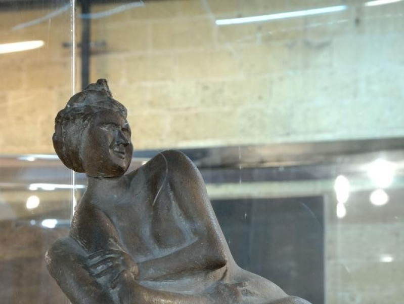 Emilio Greco. Scultura. Figura femminile acco jpg; 1417 pixels; 2126 pixels