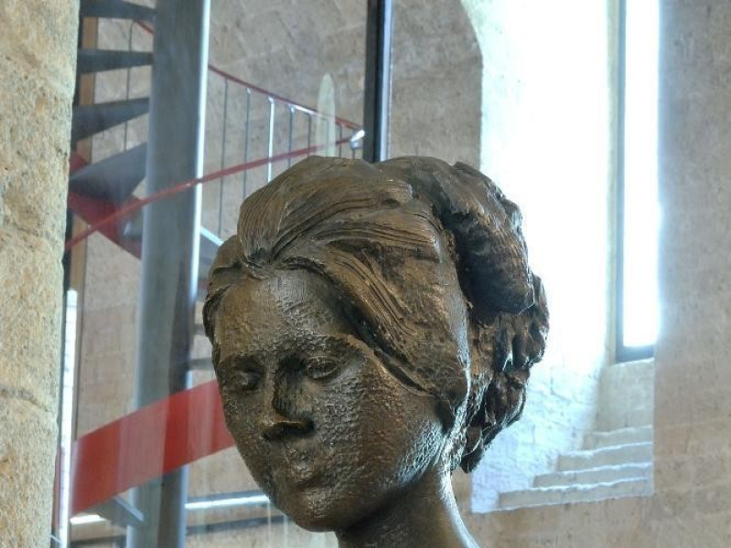 Emilio Greco. Scultura. Micaela. 1967 jpg; 1417 pixels; 2126 pixels