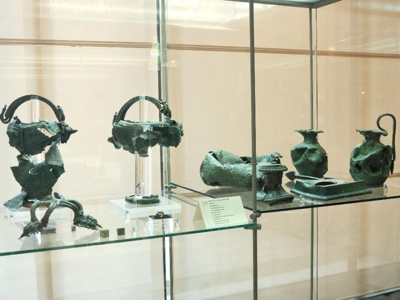 Reperti dalla tomba 1 di Castellonchio  Fedeli, Marcello; jpg; 2126 pixels; 1417 pixels Reperti dalla tomba 1 di Castellonchio  Fedeli, Marcello; jpg; 2126 pixels; 1417 pixels