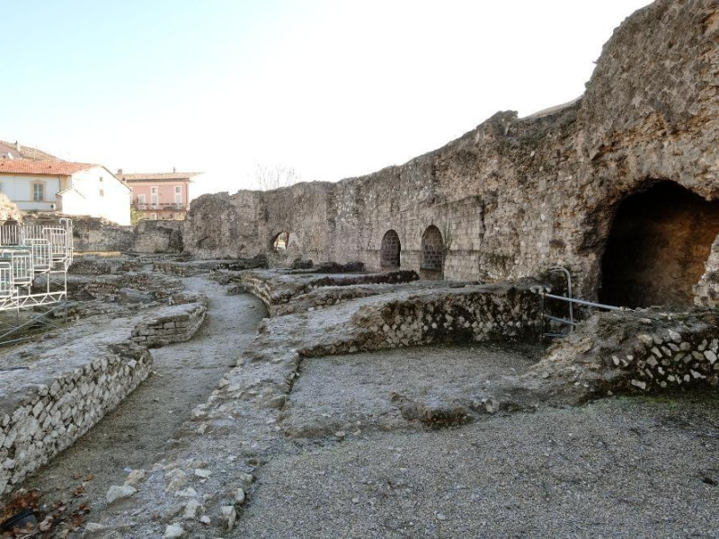 Anfiteatro romano. I sec. d.C. (primi decenni jpg; 2126 pixels; 1417 pixels Anfiteatro romano. I sec. d.C. (primi decenni jpg; 2126 pixels; 1417 pixels