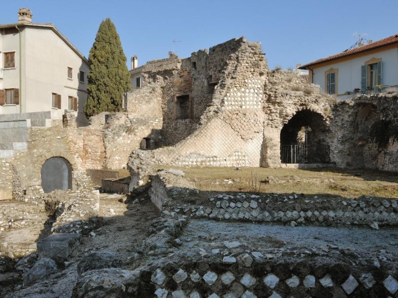 Anfiteatro romano. I sec. d.C. (primi decenni jpg; 2126 pixels; 1417 pixels Anfiteatro romano. I sec. d.C. (primi decenni jpg; 2126 pixels; 1417 pixels