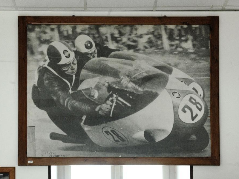 Museo del Motorismo ternano. Fotografia. Libe Fedeli, Marcello; jpg; 2126 pixels; 1417 pixels Museo del Motorismo ternano. Fotografia. Libe Fedeli, Marcello; jpg; 2126 pixels; 1417 pixels