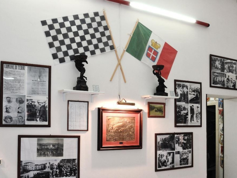 Museo del Motorismo ternano. Cimeli e foto. Fedeli, Marcello; jpg; 2126 pixels; 1417 pixels Museo del Motorismo ternano. Cimeli e foto. Fedeli, Marcello; jpg; 2126 pixels; 1417 pixels