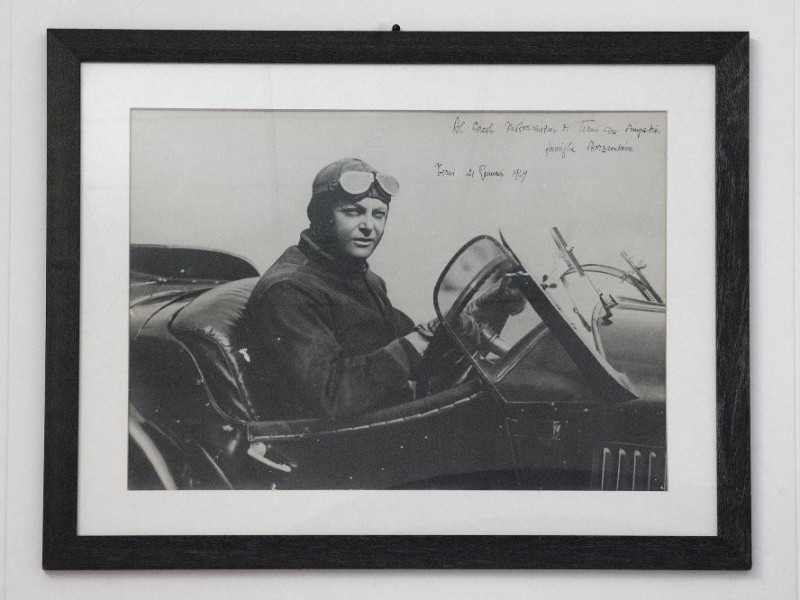 Museo del Motorismo ternano. Fotografia. Mari Fedeli, Marcello; jpg; 2126 pixels; 1417 pixels Museo del Motorismo ternano. Fotografia. Mari Fedeli, Marcello; jpg; 2126 pixels; 1417 pixels