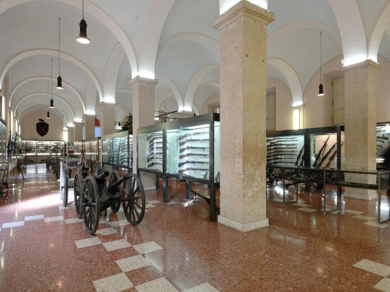 Museo delle Armi. Sala espositiva. Fedeli, Marcello; jpg; 2126 pixels; 1417 pixels