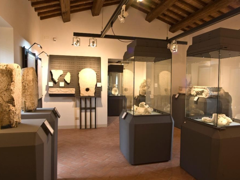 Antiquarium di San Fulgenzio. Sala espositiva jpg; 2949 pixels; 1961 pixels Antiquarium di San Fulgenzio. Sala espositiva jpg; 2949 pixels; 1961 pixels