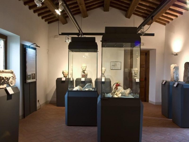 Antiquarium di San Fulgenzio. Sala espositiva jpg; 3008 pixels; 2000 pixels Antiquarium di San Fulgenzio. Sala espositiva jpg; 3008 pixels; 2000 pixels