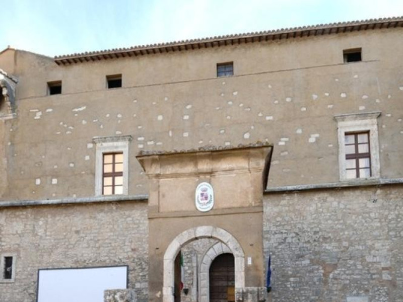 Veduta esterna. Ingresso. Fedeli, Marcello; jpg; 511 pixels; 768 pixels Veduta esterna. Ingresso. Fedeli, Marcello; jpg; 511 pixels; 768 pixels