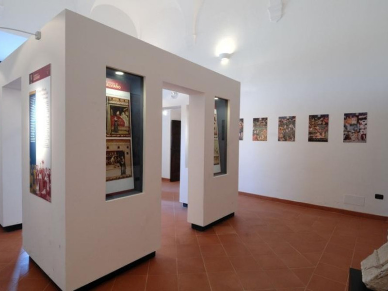 Interno. Sala espositiva. Fedeli, Marcello; jpg; 768 pixels; 511 pixels Interno. Sala espositiva. Fedeli, Marcello; jpg; 768 pixels; 511 pixels