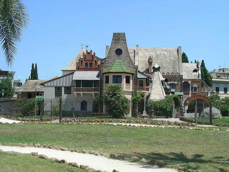 Villa Torlonia: casina delle civette Villa Torlonia: casina delle civette