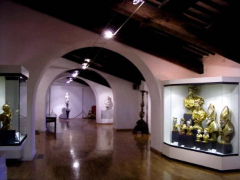 Museo di arte sacra San Giovanni dei Fiorenti Museo di arte sacra San Giovanni dei Fiorenti