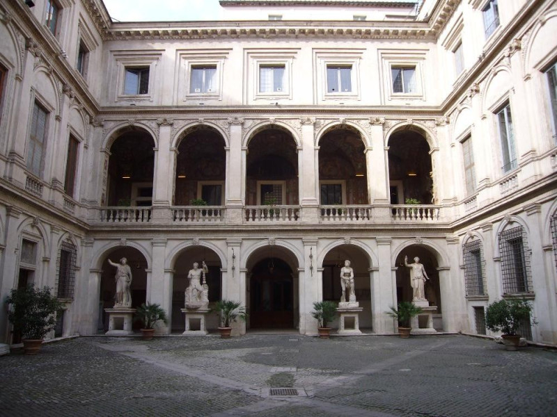 Palazzo Altmps, Cortile interno Palazzo Altmps, Cortile interno