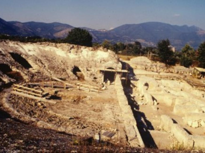 Antica Cales, veduta della cavea