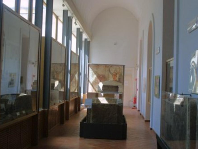 Sezione preromana, sala con lastre tombali di