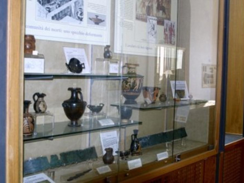 Sezione preromana, sala con corredi tombali c