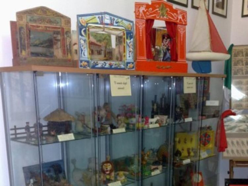 Torre del Greco, Museo del Giocattolo della Pro Loco di Torre del Greco Torre del Greco, Museo del Giocattolo della Pro Loco di Torre del Greco