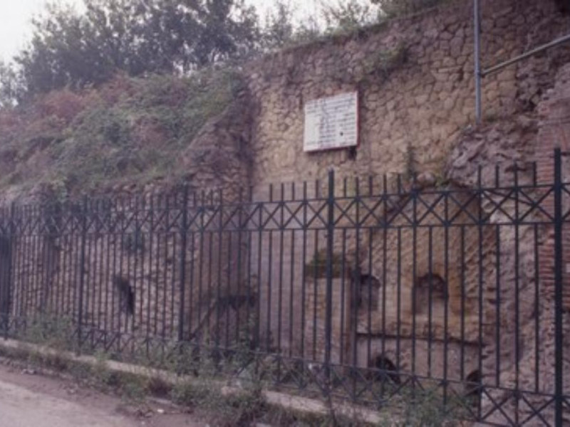 Necropoli di San Vito, particolare dei prospe