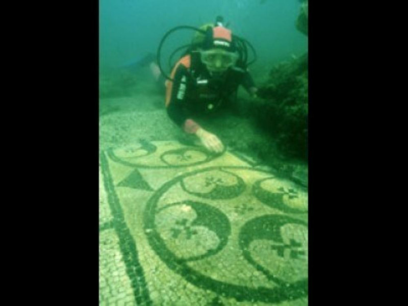 Area sommersa, particolare di un pavimento a