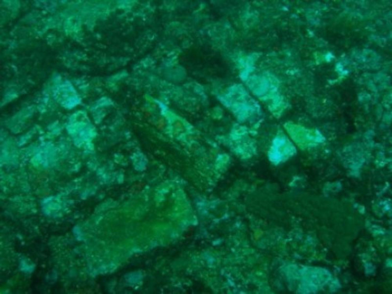 Area sommersa, particolare di strutture murar