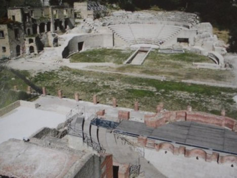 Villa romana, veduta panoramica del teatro